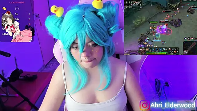 Snapshot of Ahri_Elderwood chatting on 12/09/24, 08:00 Ahri Elderwood online show from 12/09/24, 08:00