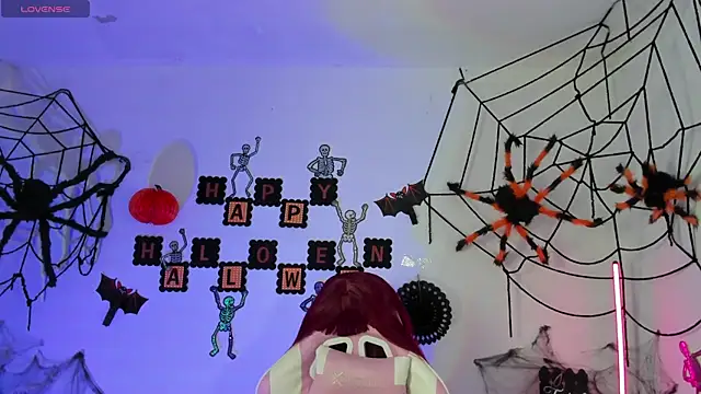 Snapshot of Ahri_Elderwood chatting on 10/13/25, 04:34 Ahri Elderwood online show from 10/13/25, 04:34