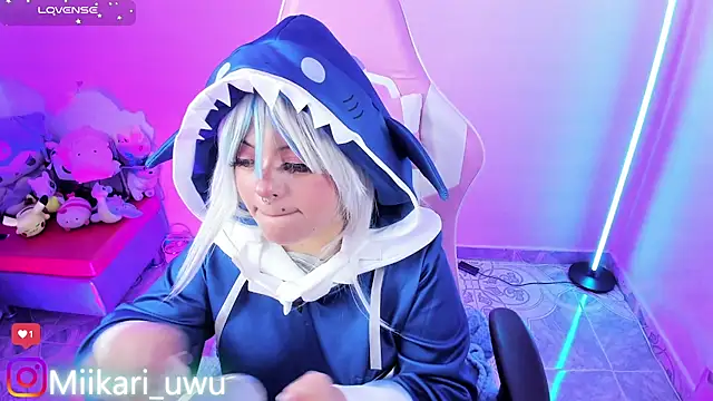 Snapshot of Ahri_Elderwood chatting on 12/16/25, 04:06 Ahri Elderwood online show from 12/16/25, 04:06