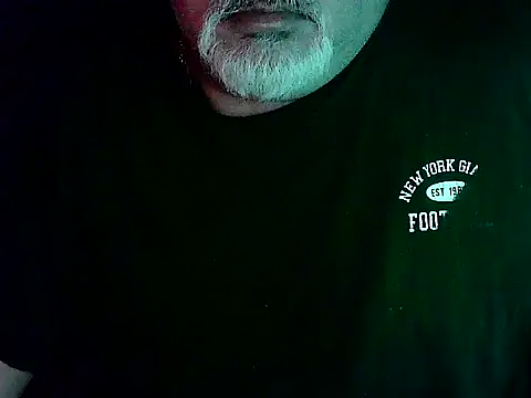 Snapshot of cashot58 chatting on 11/17/25, 12:44 cashot58 online show from 11/17/25, 12:44