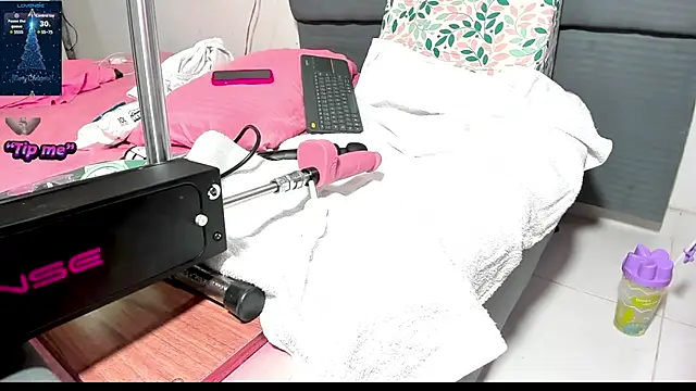 blondeb201 online show from 12/31/24, 10:56