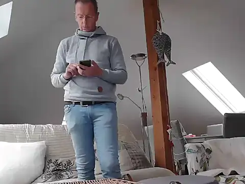 maxmueller321 online show from 12/22/25, 10:12