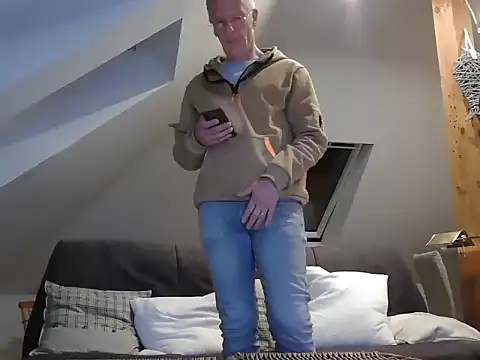 maxmueller321 online show from 03/03/26, 06:14