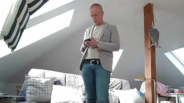 maxmueller321 online show from 03/23/26, 09:02