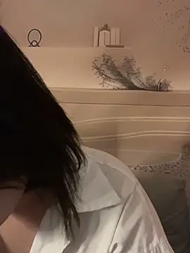 Snapshot of Eliza-E chatting on 02/01/26, 10:41 Eliza-E online show from 02/01/26, 10:41