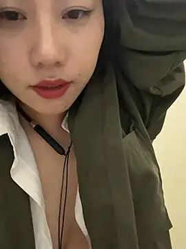 Snapshot of Eliza-E chatting on 02/05/26, 12:54 Eliza-E online show from 02/05/26, 12:54