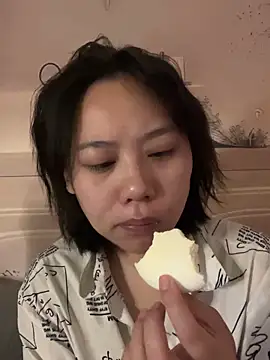 Snapshot of Eliza-E chatting on 02/06/26, 11:30 Eliza-E online show from 02/06/26, 11:30