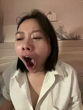 Snapshot of Eliza-E chatting on 02/14/26, 12:29 Eliza-E online show from 02/14/26, 12:29