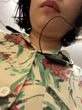 Snapshot of Eliza-E chatting on 03/02/26, 06:03 Eliza-E online show from 03/02/26, 06:03