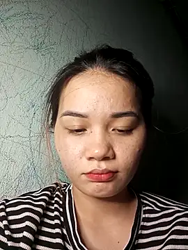 Ngoc-Trinh online show from 10/25/25, 04:46