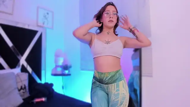 Snapshot of sofi_bakerr chatting on 03/19/25, 11:14 sofi bakerr online show from 03/19/25, 11:14