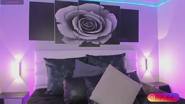 Snapshot of sofi_bakerr chatting on 09/29/25, 11:37 sofi bakerr online show from 09/29/25, 11:37