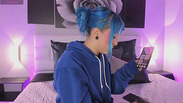 Snapshot of sofi_bakerr chatting on 10/11/25, 11:42 sofi bakerr online show from 10/11/25, 11:42