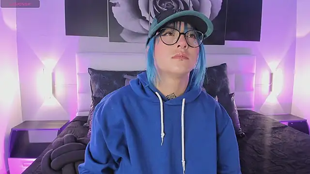 Snapshot of sofi_bakerr chatting on 10/18/25, 11:33 sofi bakerr online show from 10/18/25, 11:33