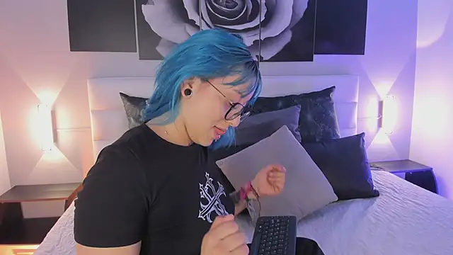 Snapshot of sofi_bakerr chatting on 10/26/25, 11:38 sofi bakerr online show from 10/26/25, 11:38