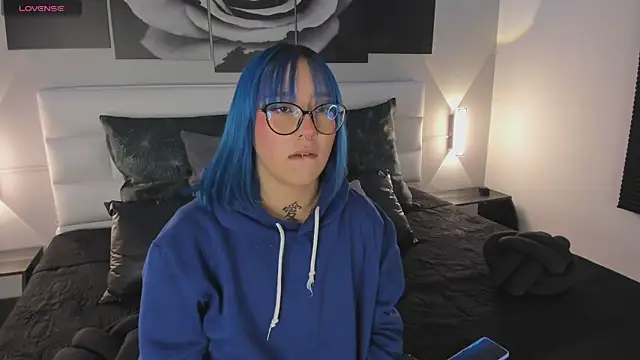 Snapshot of sofi_bakerr chatting on 11/06/25, 11:33 sofi bakerr online show from 11/06/25, 11:33