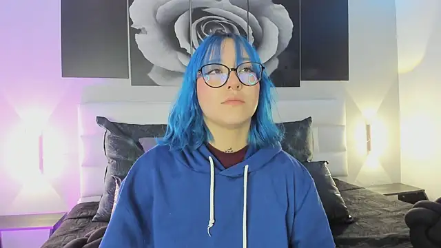 Snapshot of sofi_bakerr chatting on 11/11/25, 11:32 sofi bakerr online show from 11/11/25, 11:32