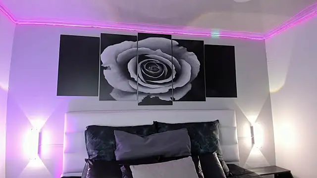 Snapshot of sofi_bakerr chatting on 11/12/25, 11:43 sofi bakerr online show from 11/12/25, 11:43