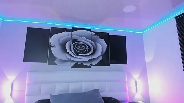 Snapshot of sofi_bakerr chatting on 11/15/25, 11:40 sofi bakerr online show from 11/15/25, 11:40