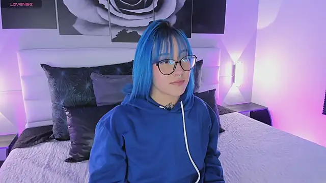 Snapshot of sofi_bakerr chatting on 11/17/25, 11:38 sofi bakerr online show from 11/17/25, 11:38