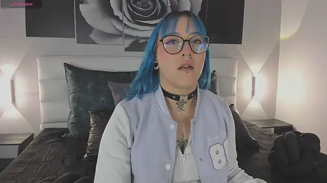 Snapshot of sofi_bakerr chatting on 11/28/25, 11:35 sofi bakerr online show from 11/28/25, 11:35