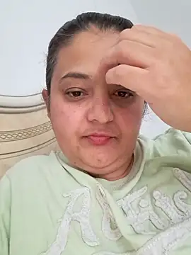 Snapshot of sarahhh1987 chatting on 10/18/25, 06:37 sarahhh1987 online show from 10/18/25, 06:37