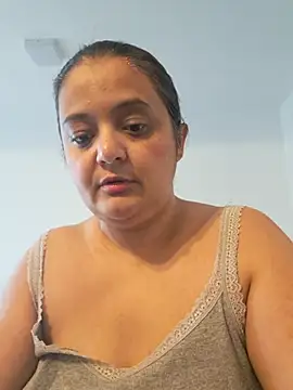 Snapshot of sarahhh1987 chatting on 10/19/25, 08:37 sarahhh1987 online show from 10/19/25, 08:37