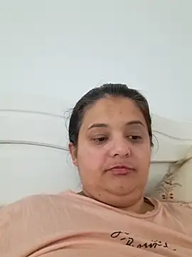 Snapshot of sarahhh1987 chatting on 10/20/25, 05:19 sarahhh1987 online show from 10/20/25, 05:19