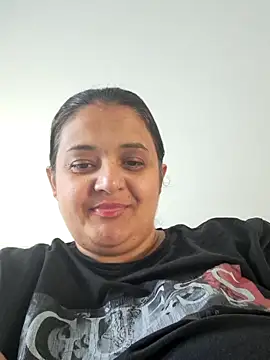 Snapshot of sarahhh1987 chatting on 10/31/25, 08:26 sarahhh1987 online show from 10/31/25, 08:26