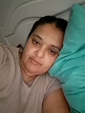 Snapshot of sarahhh1987 chatting on 11/01/25, 04:31 sarahhh1987 online show from 11/01/25, 04:31