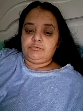 Snapshot of sarahhh1987 chatting on 11/05/25, 06:30 sarahhh1987 online show from 11/05/25, 06:30