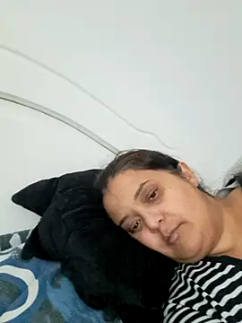 Snapshot of sarahhh1987 chatting on 11/06/25, 11:55 sarahhh1987 online show from 11/06/25, 11:55