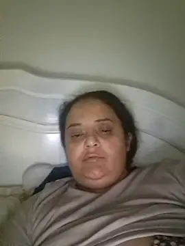 Snapshot of sarahhh1987 chatting on 11/16/25, 04:01 sarahhh1987 online show from 11/16/25, 04:01