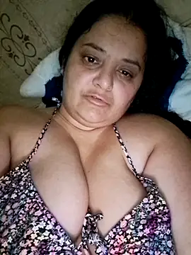 Snapshot of sarahhh1987 chatting on 12/01/25, 11:32 sarahhh1987 online show from 12/01/25, 11:32