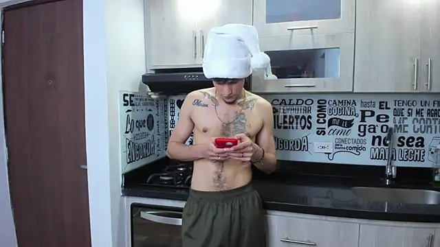 Snapshot of guy_master chatting on 12/24/24, 11:11 guy master online show from 12/24/24, 11:11