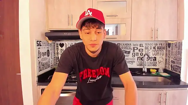 Snapshot of guy_master chatting on 12/28/24, 04:41 guy master online show from 12/28/24, 04:41