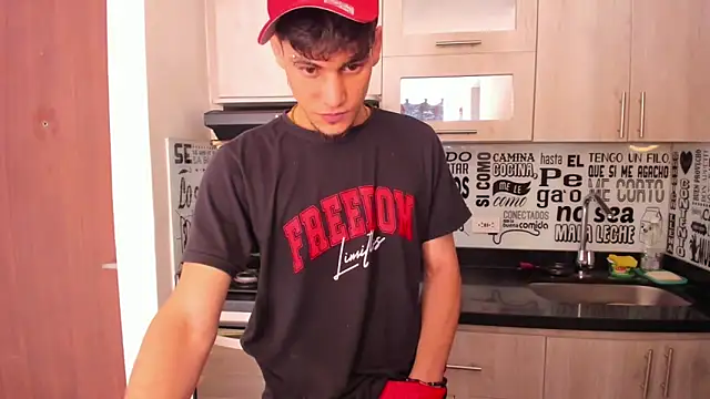 Snapshot of guy_master chatting on 12/28/24, 07:43 guy master online show from 12/28/24, 07:43