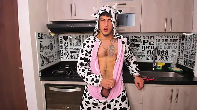 Snapshot of guy_master chatting on 12/29/24, 07:39 guy master online show from 12/29/24, 07:39