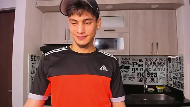 Snapshot of guy_master chatting on 12/30/24, 10:10 guy master online show from 12/30/24, 10:10