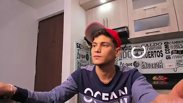 Snapshot of guy_master chatting on 01/12/25, 10:56 guy master online show from 01/12/25, 10:56