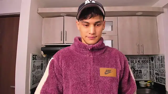 Snapshot of guy_master chatting on 01/13/25, 08:15 guy master online show from 01/13/25, 08:15