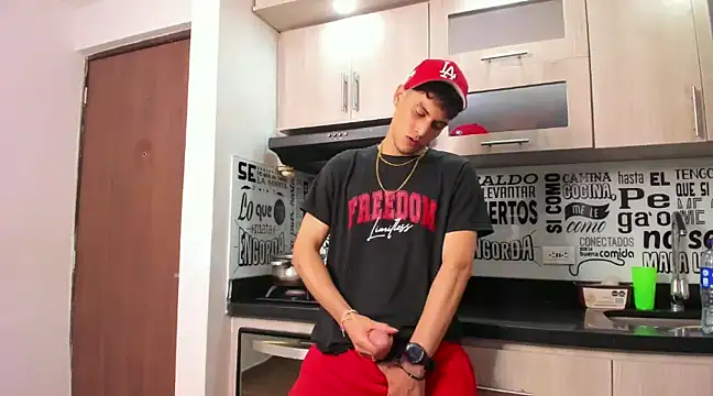 Snapshot of guy_master chatting on 01/15/25, 07:48 guy master online show from 01/15/25, 07:48