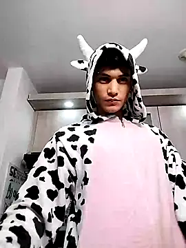 Snapshot of guy_master chatting on 01/16/25, 01:25 guy master online show from 01/16/25, 01:25