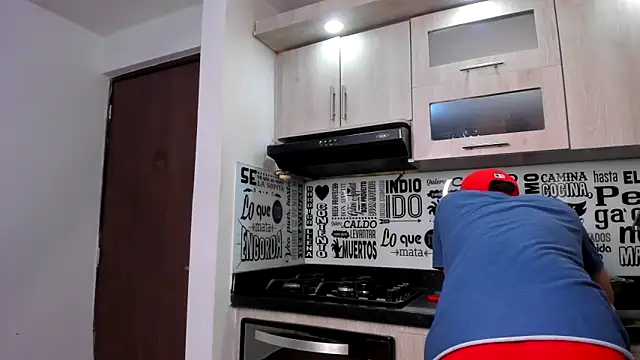 Snapshot of guy_master chatting on 01/17/25, 07:51 guy master online show from 01/17/25, 07:51