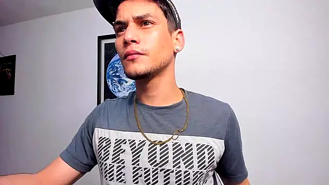 Snapshot of guy_master chatting on 01/27/25, 10:49 guy master online show from 01/27/25, 10:49