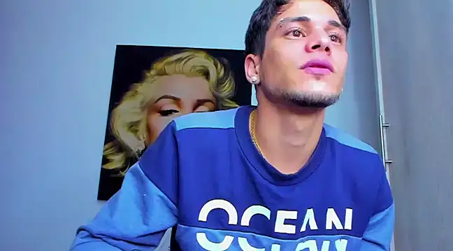 Snapshot of guy_master chatting on 02/06/25, 10:04 guy master online show from 02/06/25, 10:04