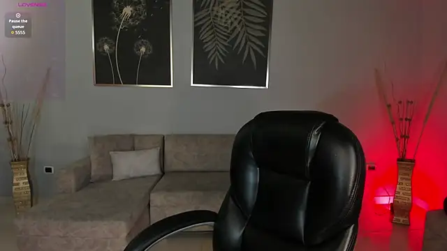 HannaConnor  online show from 11/27/25, 10:01