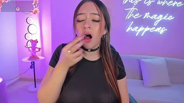 Snapshot of BellaRose_X chatting on 03/23/25, 06:37 BellaRose X online show from 03/23/25, 06:37