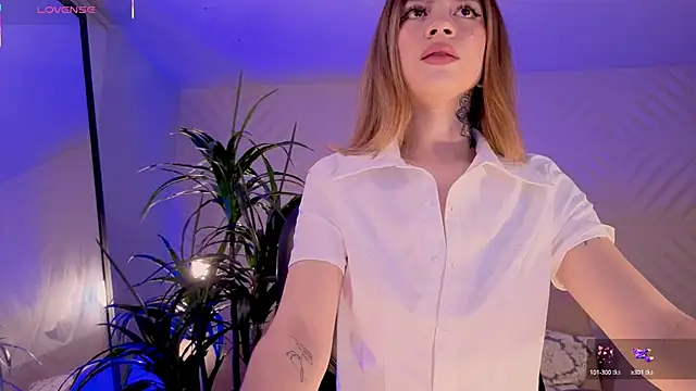 ViolettHansson online show from 02/18/25, 09:42