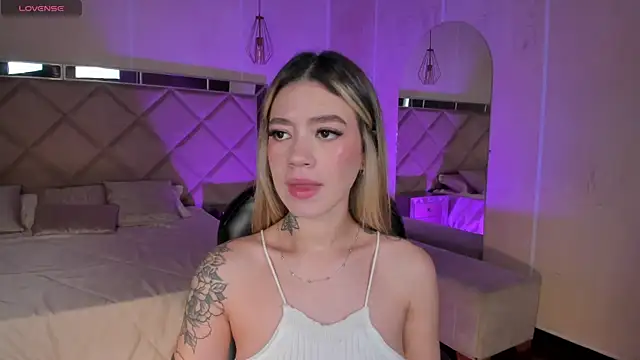 ViolettHansson online show from 01/12/26, 07:08